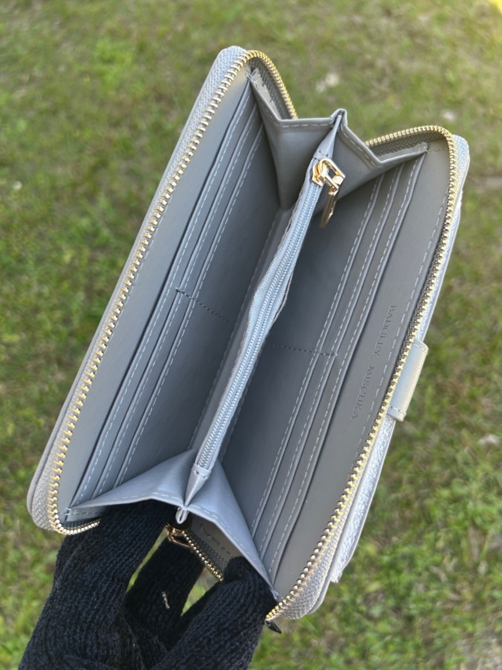 NWT $59 Badgley Mischka Studded Zip Wristlet / Wallet - Picture 12 of 13